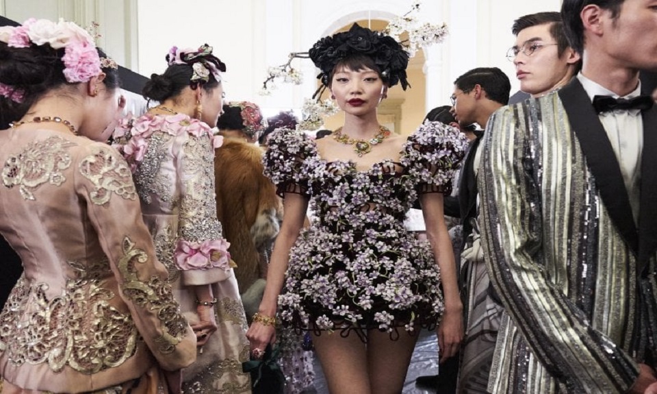 Dolce & Gabbana: sfila a Tokyo l’alta artigianalità